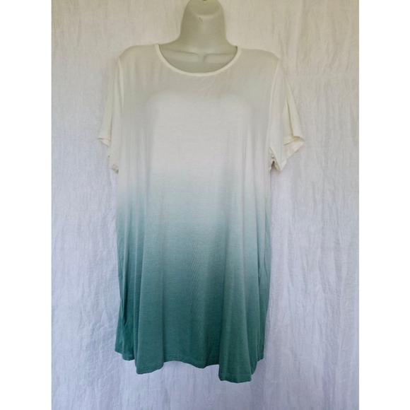 torrid Tops - Women's Torrid White & Green Ombre T-Shirt Size 1X super soft